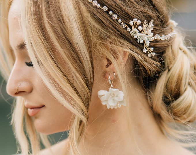White Flower Earring With Matching Necklace