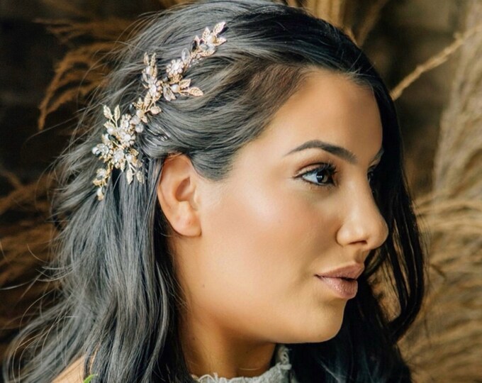 Rustic Elegance: Antique Gold Hair Comb Adorned with Stunning Black Accent Crystals
