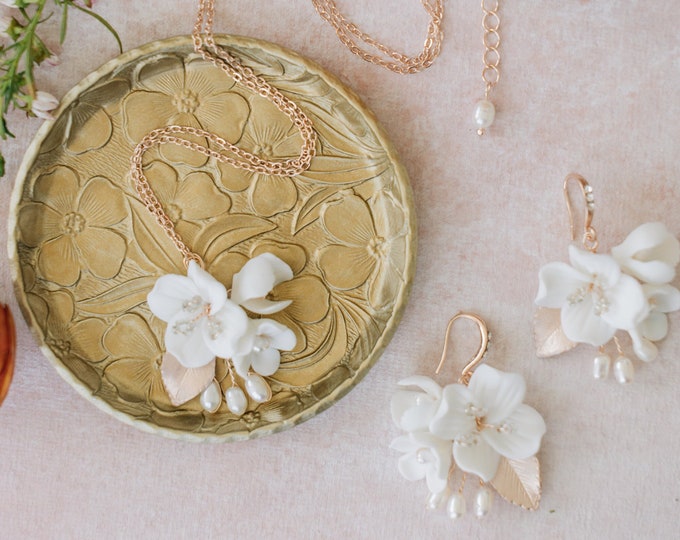 White Flower Earring With Matching Necklace