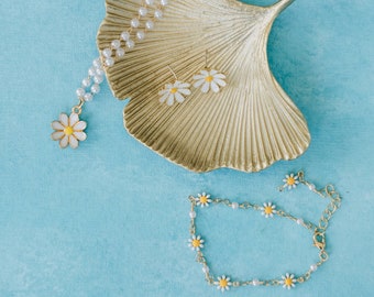 Daisy Jewelry For A Flower Girl