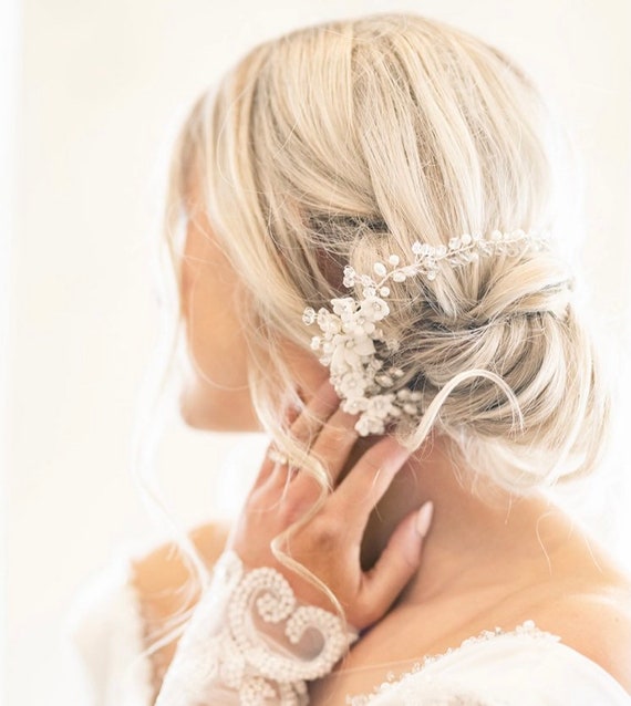 Silver Hair Vine With Beautiful Flower Accents on Each Side  display picture 1