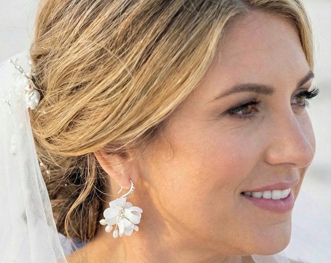 Flower Earrings For A Classic Bride With Matching Necklace And Hair Pins