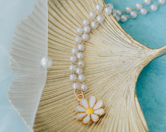 Darling Daisy Necklace With White Beads For Your Flower Girl