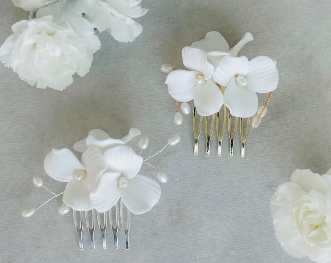 Flower Hair Comb For Your Hawaiian Wedding, Small Flower Hair Accessory In Gold Or Silver