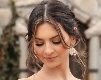 Flower Earrings For A Classic Bride With Matching Necklace And Hair Pins