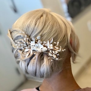 Bridal Hair Comb Hand-crafted with beautiful Off White Flowers, Rhinestone Leaves And Pearl Baby's Breath Accents Rose Gold