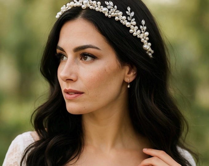 Pearl Hair Vine With Rhinestones, Silver Wire Bridal Headpiece, Elegant Flexible Halo or Headband for Weddings & Brides