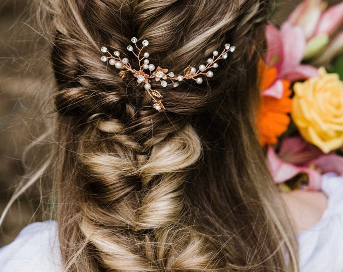 Hair Pin With Rose Gold Flower And Leaf Accents