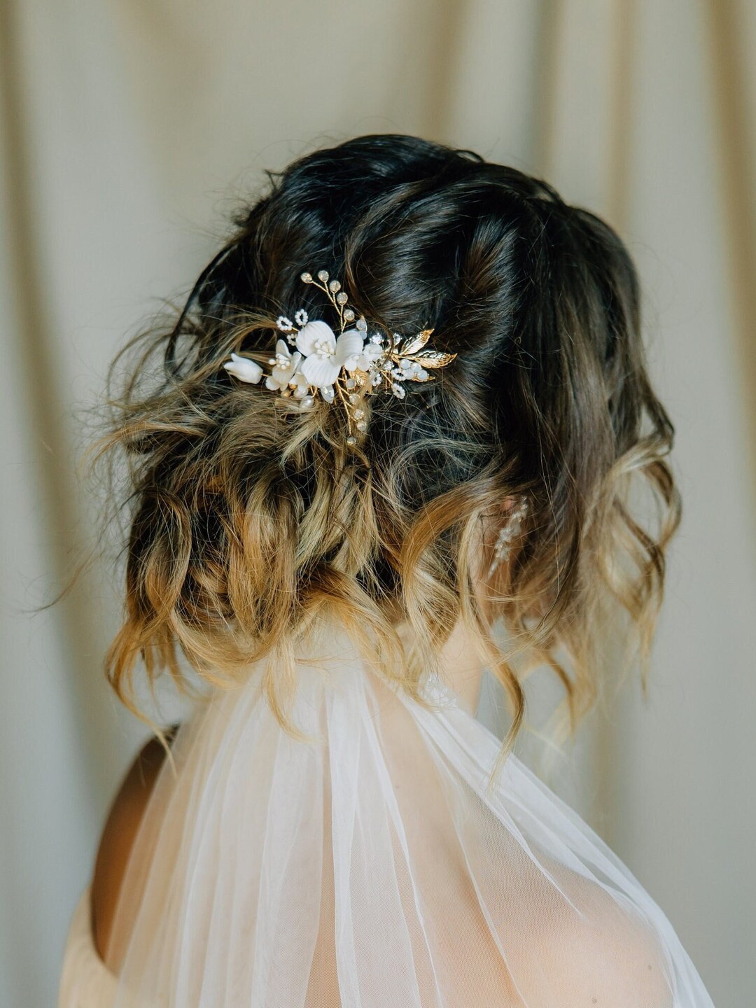 Elegant White Opal Rhinestone Floral Hair Comb - Perfect for Weddings & Events Amazon.com : Catery Flower Bridal Hair Comb Wedding Hair  main image 2