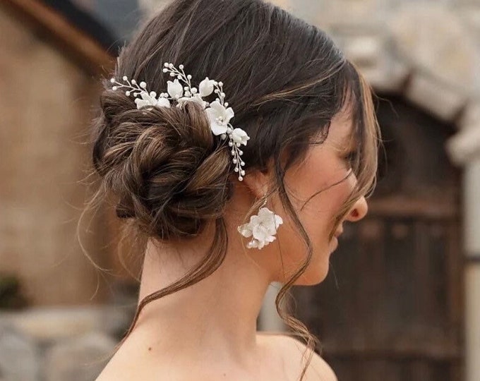 Flower Hair Pins For A Romantic Bride With Matching Necklace And Earrings