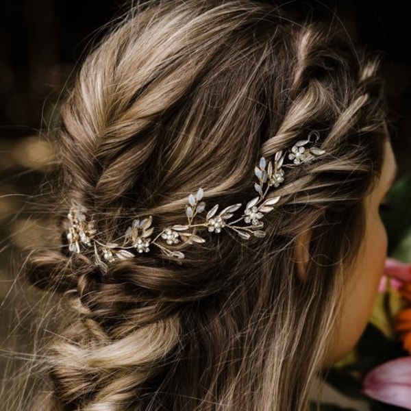 Minimalist Hair vine With Delicate Leaf Accents And Subtle Rhinestone Flowers