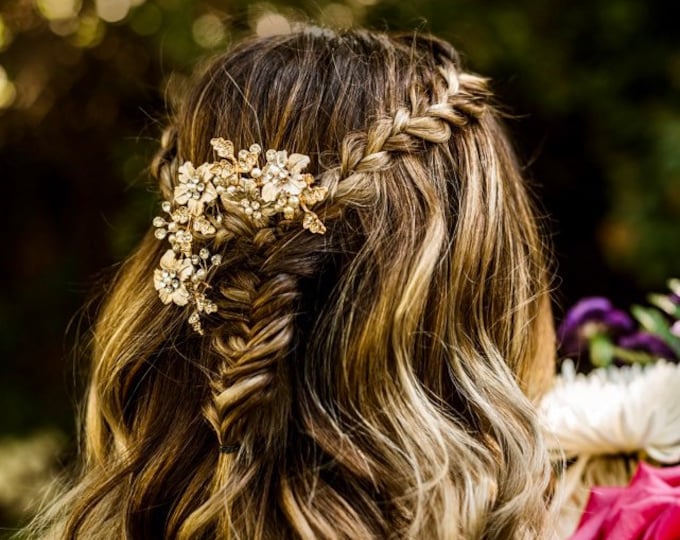 White Gold Flower Hair Comb With Rhinestones And Accent Pearls