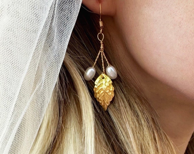 Gold Leaf And Pearl Earring