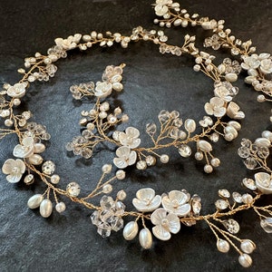 Enredadera de pelo largo con flores, diamantes de imitación, perlas y cristales: disponible en varios largos.