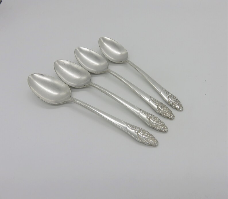 ONEIDA COMMUNITY SILVERPLATE /"EVENING STAR/" PATTERN 8 TEASPOONS 6 1//8/"