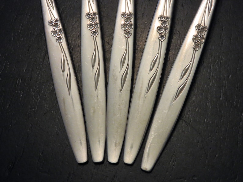 Oneida Gentle Rose Salad Fork Set of Five AKA Enhancement Community Silverplate 6.375