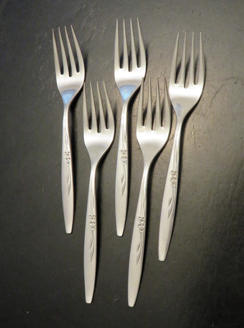 Oneida Gentle Rose Salad Fork Set of Five AKA Enhancement Community Silverplate 6.375