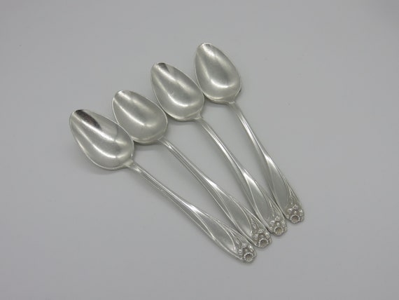 4 DAFFODIL Ice Tea Spoons 1847 Rogers Bros Vintage 1950 Silverplate Ice teaspoon
