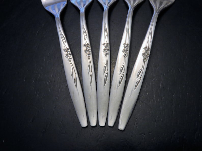 Oneida Gentle Rose Salad Fork Set of Five AKA Enhancement Community Silverplate 6.375
