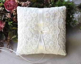 Ring pillow lace embroidered