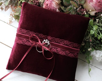 Coussin pour alliances mariage bordeaux dentelle gothique bohème