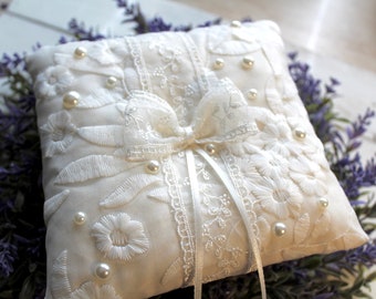 Ring pillow lace embroidered