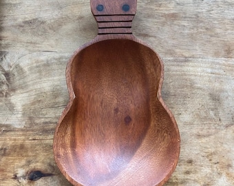 Bandeja pequeña de madera Kamari Woods, fabricada en Filipinas