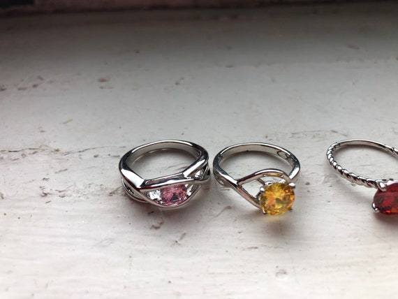 Lot of 4 Women's Novelty Rings - Pink, White, Yel… - image 3