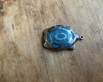 Colgante de tortuga turquesa Trifari vintage