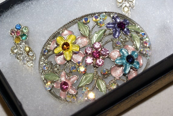 Vintage Pin and Earring set - image 5