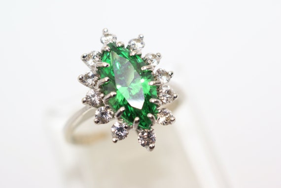 Natural Emerald, Marquise Cut, set in 14 Kt White… - image 4