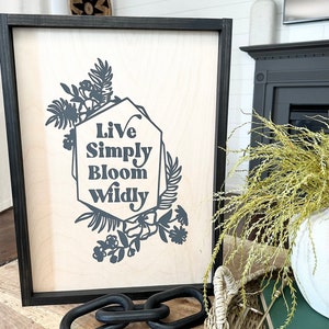 Live Simply Bloom Wildly quote painted wood sign signs art wall home decor baby nursery shower gift floral boho immagine 1