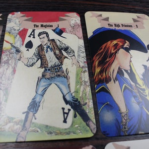 Western-Tarot-Kartendeck basierend auf Golden Age Comic-Büchern - Cowboy & Pferde-Themen Kunst - Wunderschöne Wilder Westen-Bilder - Tarot-Karten in voller Größe