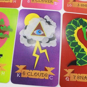 Baraja Lenormand de fieltro - 36 cartas en cartulina de tamaño completo - Similar a las cartas del Tarot o del Oráculo - Estilo claro y llamativo inspirado en los tatuajes clásicos