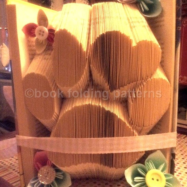 Paw with heart book folding pattern