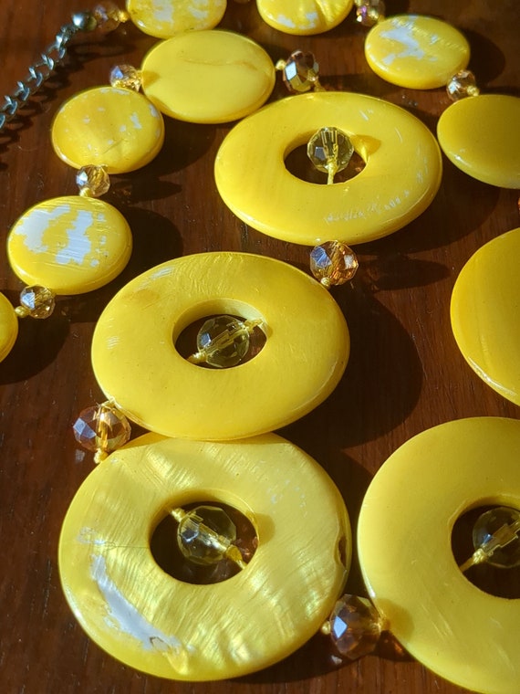 Vintage MOP/Oyster shell, yellow circle necklace/… - image 4