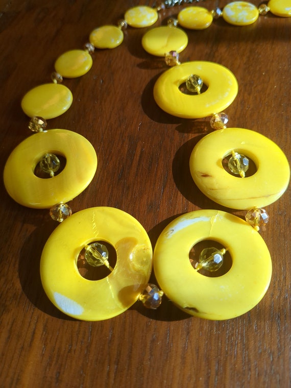 Vintage MOP/Oyster shell, yellow circle necklace/… - image 2