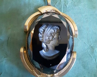 Gorgeous Vintage Reverse Carved/Jet Black Glass Cameo/Right Facing/Gold Tone/Quality, High-End Piece/Victorian Revival/Beautiful Condition.