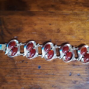Vintage tested bakelite Charel link bracelet/cherry red tea bakelite/gold tone/mid century/Very Nice Condition.