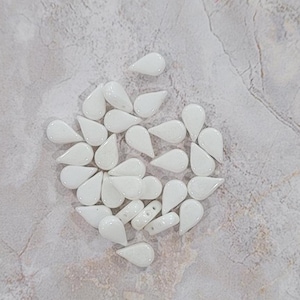 Amos par Puca Bead, Opaque White Luster, 2-Hole, 30 count, 5 x 8 mm