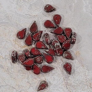 Amos par Puca Bead, Opaque Coral Red New Picasso, 2-Hole, 30 count, 5 x 8 mm