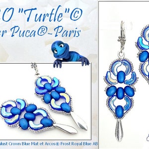 Può includere: Un paio di orecchini blu e argento con un design a forma di tartaruga. Gli orecchini sono realizzati con piccole perline e hanno un pendente argentato. Gli orecchini sono etichettati "BO "Turtle" © par Puca®-Paris".