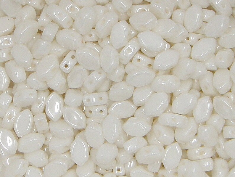 2-Hole 03000-14400 30 count 7 x 4 mm Opaque White Luster Paros par Puca Bead