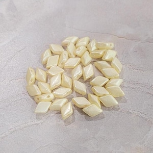 GemDuo Beads, Pastel Light Cream (Pearl Coat Light Cream), 40 count, 5 x 8 mm 2-Hole Czech Bead, (25110)