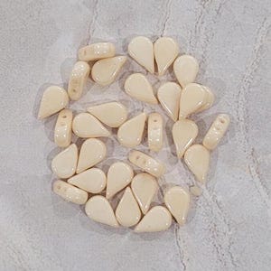 Amos par Puca Bead, Opaque Beige Luster, 2-Hole, 30 count, 5 x 8 mm