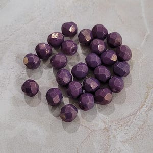 Feuerpolitur, Chalk Vega Purple, White Lila Vega Luster, 4mm Runde Perle, Tschechisches Pressglas, (P15726), 50 g/qm