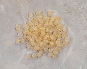 SuperDuo, La Reine des neiges beige mat, 2 trous, perles (364-25-54214), 2,5 mm x 5 mm, 9 g