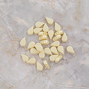 Amos par Puca Bead, Pastel Cream, 2-Hole, 30 count, 5 x 8 mm, 02010-25039