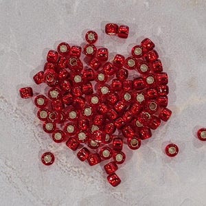 Toho 8/o Round Silver Lined Dark Ruby Seed Beads (TR-8-25C), choice of 10 grams or 23 grams