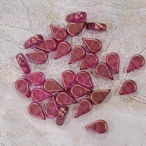 Amos par Puca Bead, Halo Fuchsia (French Rose), 2-Hole, 30 count, 5 x 8 mm, 00030-29260